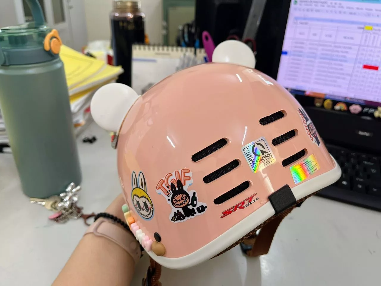 Mũ pastel pink góc sau